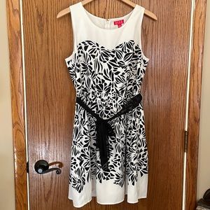 Elle black & white dress